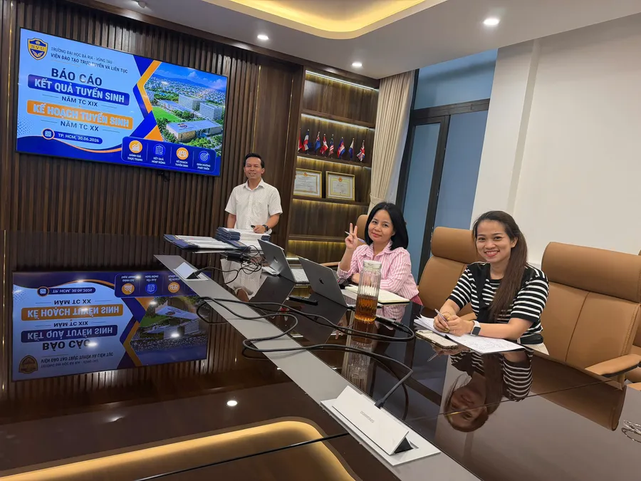 Học viên học trực tuyến tại nhà